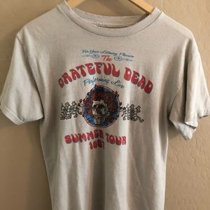Vintage distressed Grateful Dead concert Tshirt